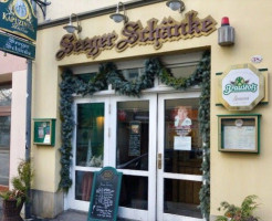 The Seeger Tavern outside