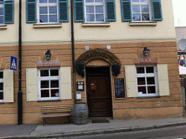 WeinschwÄrmer outside