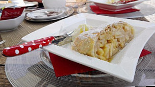Eiscafe Dolomiti food