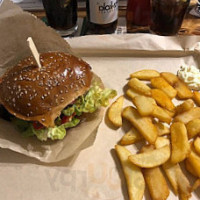 Piwy's Burger food