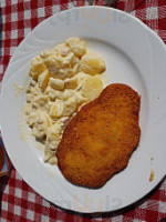 Theos Gasthaus Biergarten food