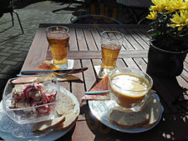 Café Sahnehäubchen food