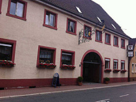 Landgasthof Zum Löwen outside
