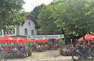 Riegeler Biergarten outside