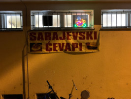 Roll-inn Sarajevski Cevapi food
