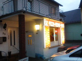 Pizza Und Kebabhaus Öz outside