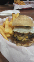 Piwy`s Burger food