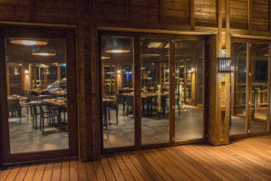 Himmapan Lodge, Thai Restaurant, Thisiam Lounge inside