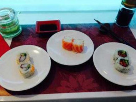 Sushi Bateau food