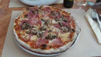 Pizzeria Quadrifoglio food