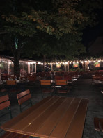 Taverne Orfeas Kostantino Akrivis Vassili Nechaloiti inside