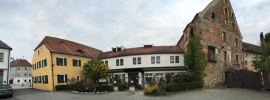 Schloss Hirschau outside