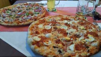 Pizzaria Milano food