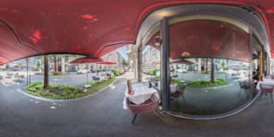 Daniele Winebar-Restaurant-Lounge inside