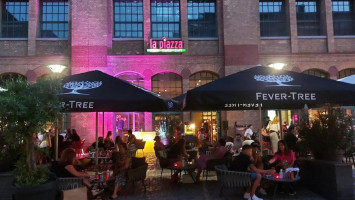 La Piazza Pizza Pasta Cafe outside