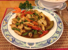 Thai Khao Gäng food