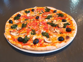 Oafi Maksou, Pizzeria Vesuvio food