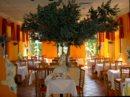 Restaurant Limnos inside
