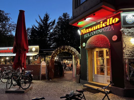-pizzeria Masaniello Luigi Und Pasquale De Rosa Gbr outside