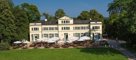 Schönbusch - Bistro, Restaurant & Biergarten outside
