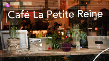 La Petite Reine outside