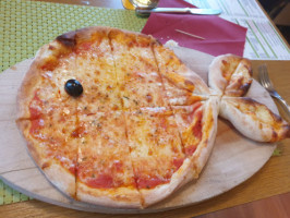 Restaurant und Pizzaria Linde food