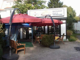 Pils Weinstube Kneipchen outside