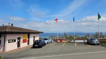 Und Kiosk Panorama outside