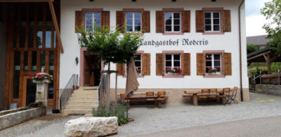 Landgasthof Weisses Kreuz outside