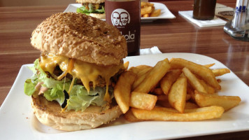 Piwy`s Burger food