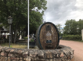 Weingut Gutsrestaurant Zum Jungen Oetinger outside