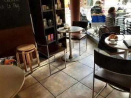 Knopes Coffee Shop inside
