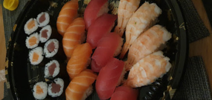 Oniwa Sushi food