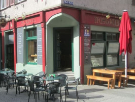 Slàinte Irish Pub outside