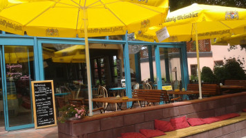 Cafe Papillon 2.0 outside