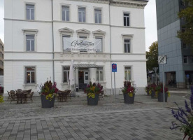 Gutmann Wiener Kaffehaus outside