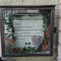 Herr Leopold Neue Wiener Kaffeehauskultur outside