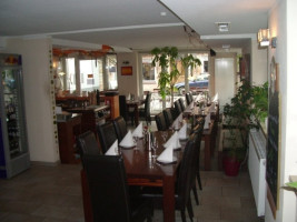 Loisls Bar Cafe Restaurant inside