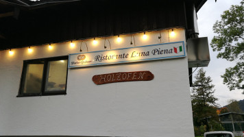 Luna Piena Pizzaria Gaststätte outside