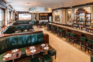 Bar Restaurant James Joyce inside