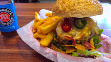 Piwy`s Burger food