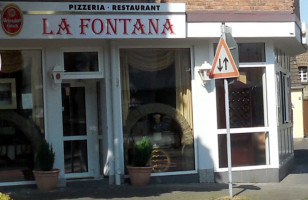 Pizzeria La Fontana outside