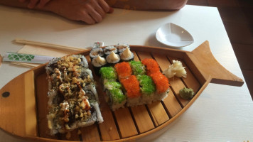 Sushi Bar Gim food