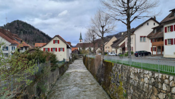 Gasthof zum weissen Rössli outside