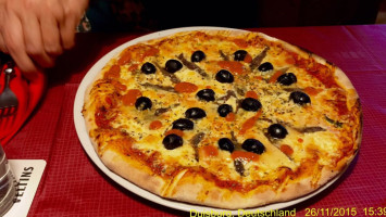 Pizzeria La-Lanterna food