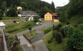 Gasthof Fels outside