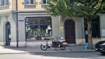 Cyclo Cafe outside