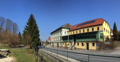 Gasthof Hertigswalde outside