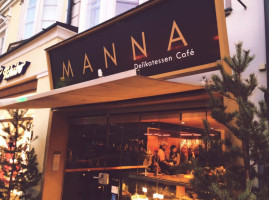 Manna Delikatessen Café inside