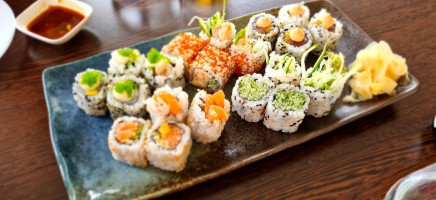 Luki Sushi food